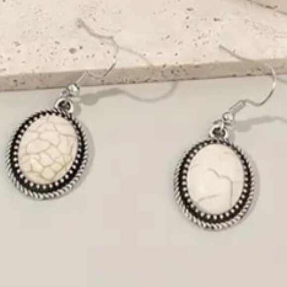 Bohemian Necklace & Earring Set Synthetic White Turquoise & Silver Electro-Plate - Picture 3 of 4